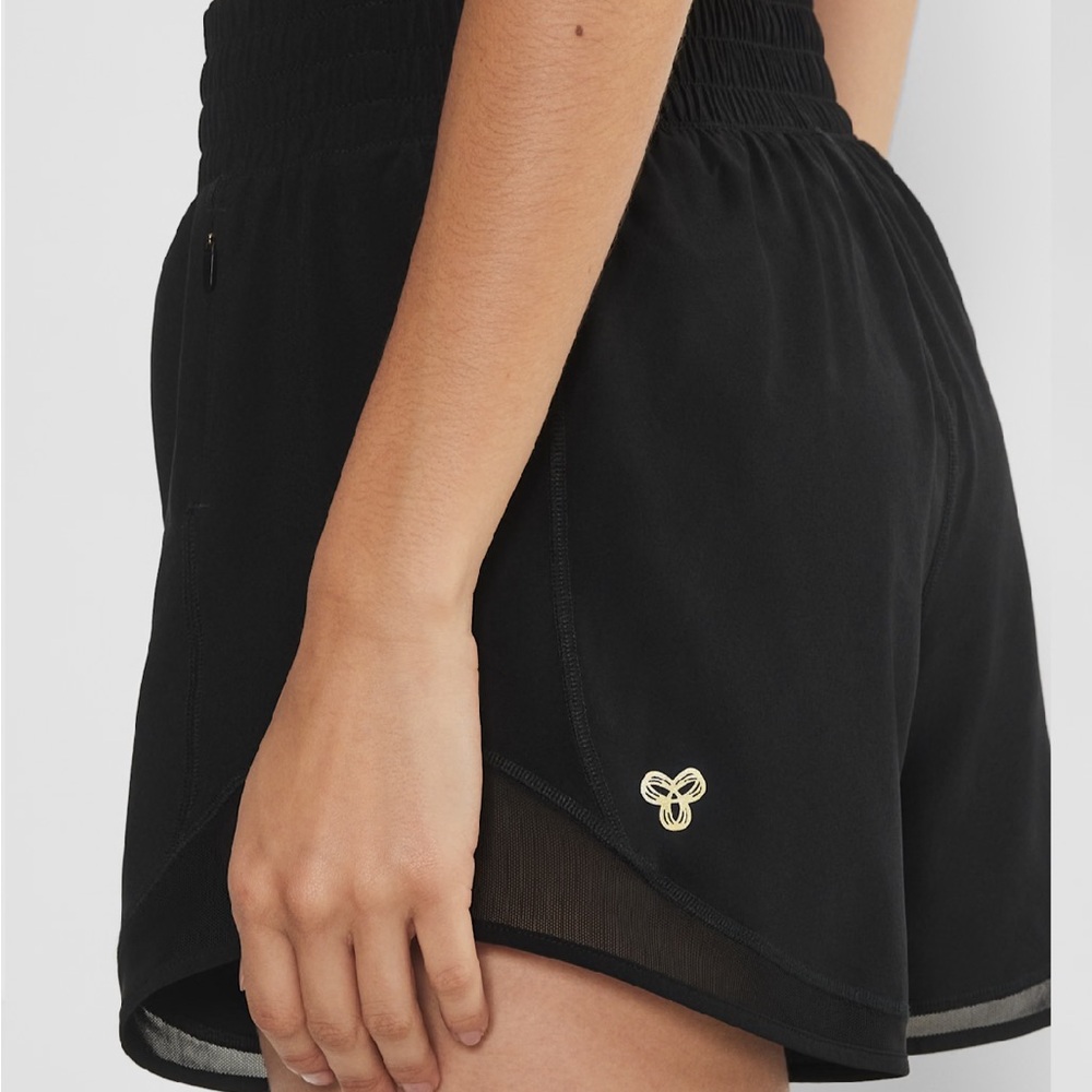 Aritzia Golden MoveTech Legacy Hi-Rise 4” Black